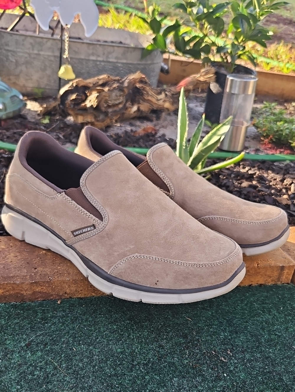 Mens Skechers Slip Ons Size 10 Wide Fit